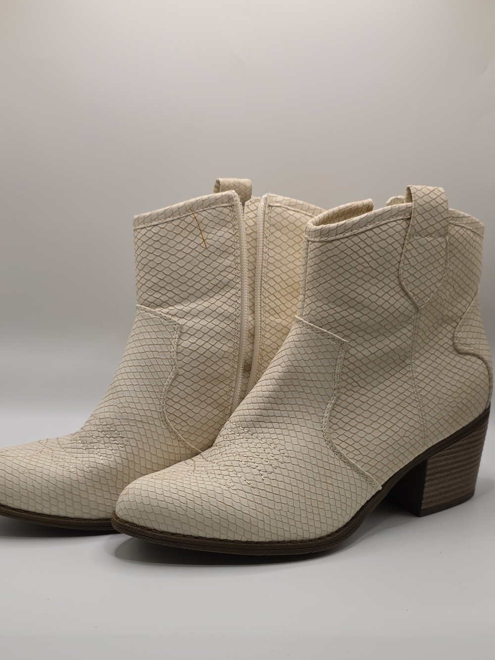 SM New York Western Off White Snake Skin Ankle Booties Size 7.5